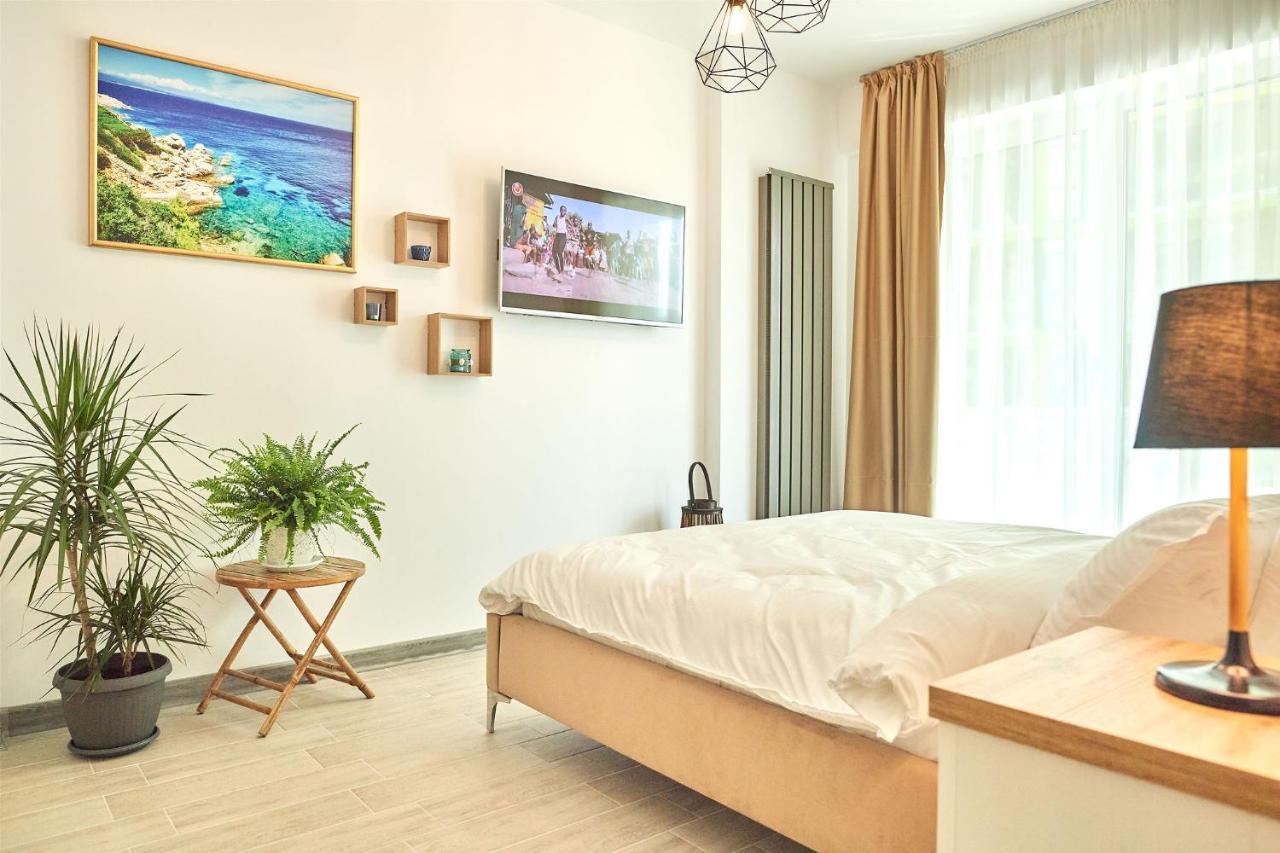 Sole Apartment Spa N Pools Beach Resort Navodari Exterior photo