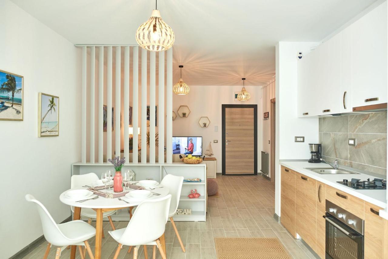 Sole Apartment Spa N Pools Beach Resort Navodari Exterior photo