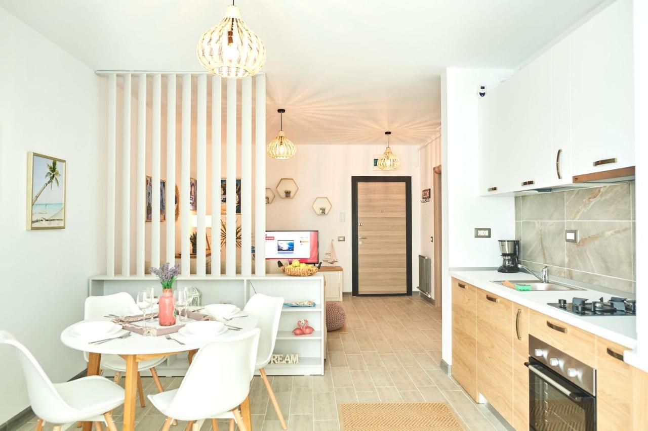 Sole Apartment Spa N Pools Beach Resort Navodari Exterior photo